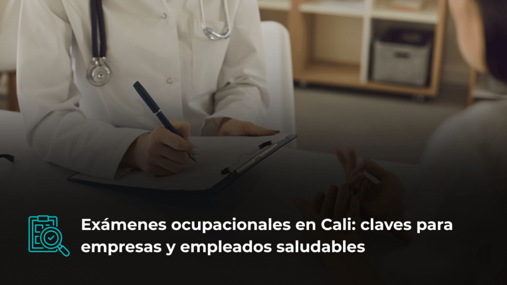 "Doctora escribiendo en un portapapeles mientras atiende a un paciente, con un banner superpuesto que dice 'Exámenes ocupacionales en Cali: claves para empresas y empleados saludables'."